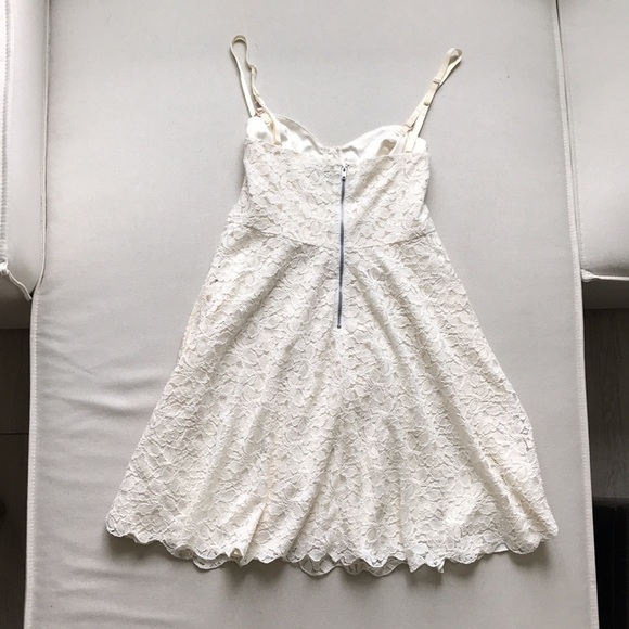 Aritzia Talula Cream Lace Dress with Pockets - Picture 2 of 6